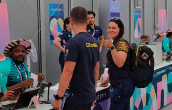 Ana María Rendón, la arquera antioqueña, realizando su registro para el ingreso a la Villa Olímpica en París. FOTO CORTESÍA COC