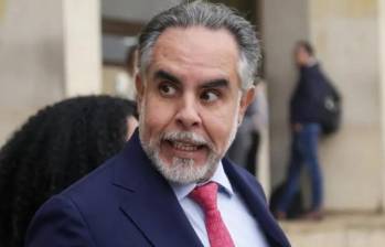 El ministro reaccionó con insultos contra la magistrada Cristina Lombana después de denunciar que su mansión en Puerto Colombia fue allanada por orden de la Corte Suprema de Justicia. FOTO: Colprensa