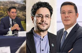De izquierda a derecha: Cristian Quiroz, presidente del CNE; Iván Cepeda, excandidato presidencial; Hernán Penagos, registrador nacional. FOTO Colprensa