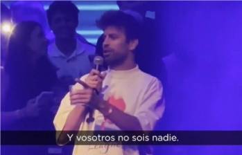 Piqué en medio de la fiesta después de la final de la Kings League. FOTO: Captura video Twitter