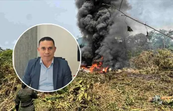 El alcalde de Puerto Leguízamo confirmó que las autoridades continúan la búsqueda de desaparecidos tras el accidente del avión Hércules en Puerto Leguízamo, que ya deja 68 fallecidos. FOTO: AFP, redes sociales. 