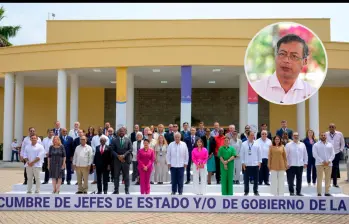 La Oficina de Comunicaciones de la Casa de Nariño resolvió restringir el grupo de WhatsApp de periodistas que cubren Presidencia ante la insistencia de varios comunicadores por el paradero del jefe de Estado. FOTO: Tomada de X @CancilleriaCol y Presidencia