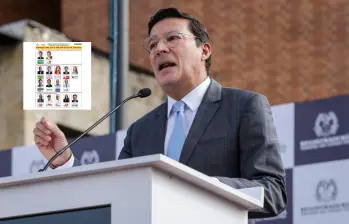 El registrador nacional Hernán Penagos presentó el tarjetón definitivo para las consultas por varias quejas por diseño previo, que causaba confusión. FOTO: Colprensa/Cortesía