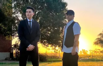 Nico Scrinzi y Tiaggo Salvatore en la grabación del video De moda el amor. FOTO Cortesía