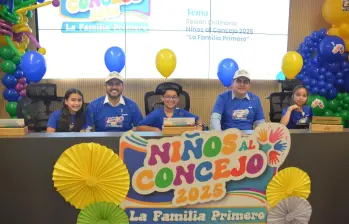 Los niños se tomaron el Concejo de Envigado y se quejaron por la calidad de los alimentos que reciben en el colegio. FOTO Concejo Envigado