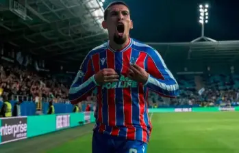 Daniel Muñoz fue intervenido con éxito en Londres para solucionar una molestia que arrastraba desde la Copa América y ahora tiene fecha de regreso a las canchas. FOTO: Tomada de redes sociales @CPFC