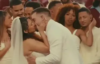 La boda en el Super Bowl 2026 durante la presentación del puertorriqueño Bad Bunny. FOTO: Captura de video