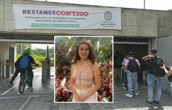 Adelante, la joven estudiante procedente del Cauca. Atrás, ingreso de la Universidad Nacional sede Medellín. Foto: Mauricio López Rueda