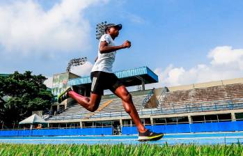 Los amantes del deporte pueden asistir a varios lugares al aire libre para ejercitarse en la ciudad. El estadio de atletismo Alfonso Galvis, de la unidad deportiva Atanasio Girardot, es uno de ellos. FOTO: Juan Antonio Sánchez