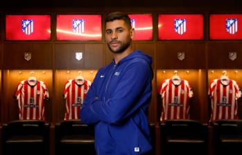 Cuti Romero posando en el vestuario del Atlético de Madrid. FOTO: X Atleti