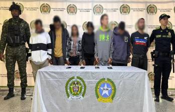 Entre los detenidos figuran dos mujeres quienes serían las coordinadoras de las actividades delictivas. FOTO: Cortesía