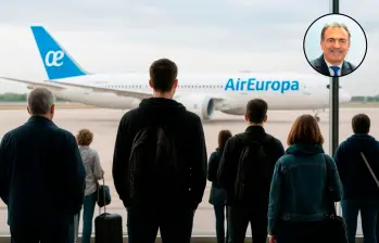 Todos los vuelos a Colombia se operan con la flota Boeing 787 Dreamliner, y este año estas rutas entre ambos lados del Atlántico se han beneficiado con la llegada de tres nuevas unidades. En el círculo Imanol Pérez, director comercial de Air Europa. FOTO generada con IA y Cortesía