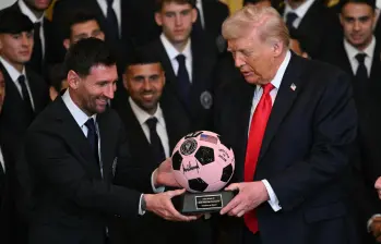 Después de ausentarse en la entrega de la Medalla de la Libertad en enero de 2025, el astro argentino de 38 años encabezó la visita del Inter Miami a la Casa Blanca de Donald Trump. FOTO: AFP
