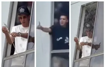 Secuencia en la que se observa a los dos sujetos y luego como les cae el baldado de agua. FOTO: Imagen tomada de redes sociales