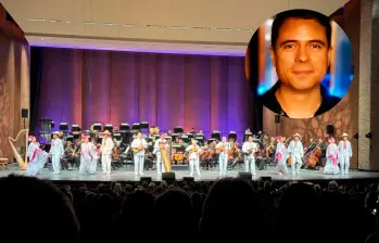 Durante el concierto en Tucson se mezclaron diferentes músicas de México. Arriba: el director Juan Montoya. Foto: Cortesía Juan Montoya.