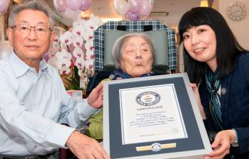 Tomiko Itooka recibió el certificado de la persona más longeva del mundo del Guinness World Records en septiembre pasado. FOTO: Tomada de Guinness World Records