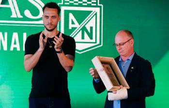 Hélio Neto junto al presidente de Chapecoense. FOTO MANUEL SALDARRIAGA