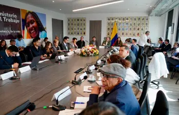 El Ministerio del Trabajo presentó el cronograma de conversaciones para definir el ajuste del salario mínimo para 2026. FOTO tomada de X