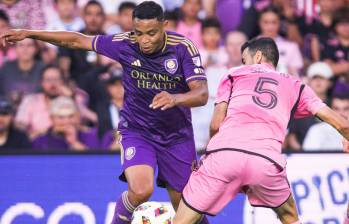 El delantero del equipo, Luis Fernando Muriel, tuvo varios enfrentamientos individuales contra Sergio Busquets en medio del partido. FOTO: CUENTA DE X @OrlandoCitySC