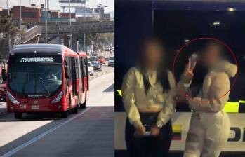 Una de las mujeres capturadas hizo una señal de victoria con los dedos mientras era reseñada por la Policía tras la agresión a una guardia de TransMilenio. Foto: redes sociales @TransMilenio @PoliciaBogota