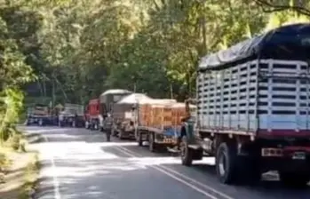 Transportadores en plantón realizado en el peaje de Amagá. FOTO: Cortesía Denuncias Antioquia