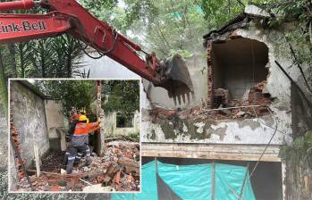 La demolición comenzó después de que el Dagrd emitiera el concepto técnico favorable para tal fin. FOTO: Cortesía Alcaldía de Medellín.