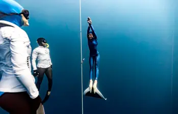 Sofía Gómez Uribe, radicada en Medellín, realizó una inmersión de 110 metros durante el Deep Dominica, evento que organiza, en noviembre del 2025. Ahora disfruta más el deporte. FOTO cortesía Daan Verhoeven, 