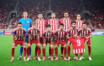 Gustavo Puerta fue titular con el Olympiacos en el estadio Georgios Karaiskakis, donde fue ovacionado por los hinchas. FOTO: X-OLYMPIACOS