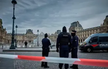 El cinematográfico robo al museo del Louvre, en París, se llevó a cabo el pasado domingo 19 de octubre. FOTO: Getty