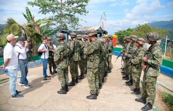 El Ejército hizo presencia en el municipio de Briceño para reforzar la seguridad. FOTO: Cortesía Gobernación