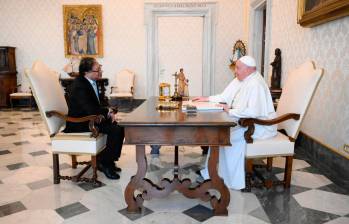 El encuentro se llevó a cabo este viernes en el Palacio Apostólico del Vaticano. FOTO: Tomada de X (antes Twitter) @infopresidencia