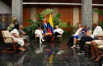 El presidente Gustavo Petro durante su reunión bilateral con su homólogo de Cuba, Miguel Díaz-Canel. FOTO @PETROGUSTAVO