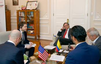En la reunión realizada en la Casa de Nariño, el mandatario colombiano recibió a los altos funcionarios estadunidenses, los cuales le pidieron ser el puente para mediar la democracia en Venezuela. FOTO: PRESIDENCIA DE COLOMBIA