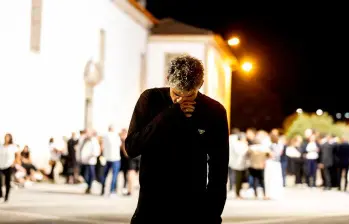 El futbolista colombiano Luis Díaz salió de la catedral de Gondomar, donde fueron las honras fúnebres de Diogo Jota y su hermano André Silva. FOTO: TOMADA DE REDES SOCIALES