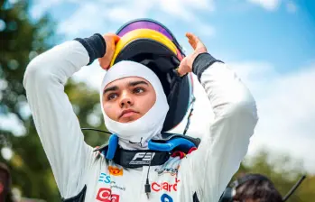 Sebastián Montoya piloto colombiano que compite este fin de semana en el Gran Premio de Bakú en Azerbaiyán. FOTO AFP