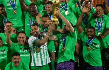 Atlético Nacional levantó su octava Copa Colombia en su historia de la mano de Diego Arias, tras vencer 1-0 al DIM en la final en el Atanasio Girardot. FOTO: Camilo Suárez 