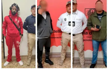 Los tres estadounidenses inadmitidos junto a los oficiales migratorios. FOTO: Imagen tomada de redes.