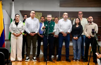 El gobernador de Antioquia hizo el anuncio de su intención de presentar una nulidad contra la suspensión de las órdenes de captura en compañía de los alcaldes del Valle de Aburrá. FOTO: Cortesía