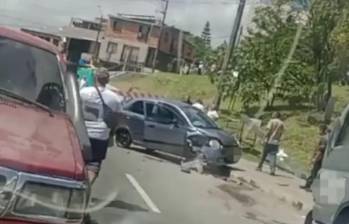 En El Picacho, un carro aparentemente se quedó sin frenos y colisionó con otro vehículo. FOTO: Redes sociales