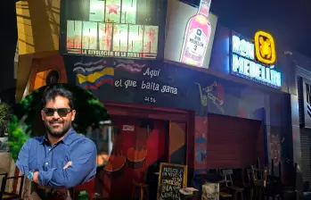 Julio Restrepo es el creador de Son Havana, el bar de salsa que cumple quince años haciendo azotar baldosa a los paisas. Fotos: Cortesía y Camilo Suárez.