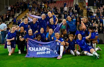 Mayra festejó un nuevo título en Inglaterra. FOTO X-CHELSEA WOMEN