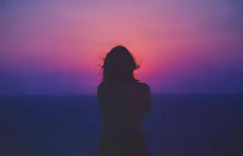 El aislamiento puede potenciar el consumo de esta sustancia en hombres y reducirla en mujeres. Foto; Agencia Sinc
