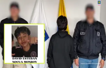 Adelante, el adolescente asesinado en Bogotá. Atrás, uno de los presuntos cómplices del homicidio, también un menor de edad. FOTO: imagen tomada de redes