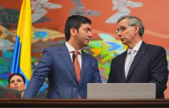 El conservador Nicolás Barguil, presidente de la Cámara de Representantes, junto al ministro de Hacienda Miguel Gómez, en medio de la discusión por el Presupuesto. Foto: Colprensa.
