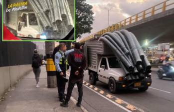Adelante, el vehículo circulando por el Soterrado del Río. Atrás, el mismo automotor al parecer requerido por las autoridades. FOTO: imagen tomada de redes