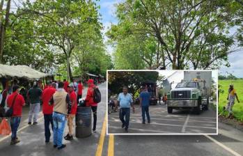 Bloqueo en la Troncal de Occidente por paro minero en el sur de Córdoba y Caucasia. FOTO: Colprensa / Cortesía: Río Noticias e imagen tomada de redes sociales.