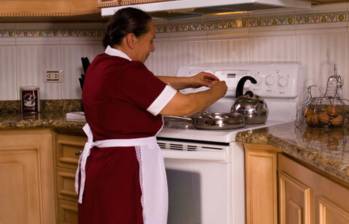 Según el DANE, las mujeres trabajan más en las labores del hogar que los hombres. FOTO: COLPRENSA