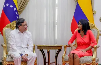 El jefe de Estado se encontró con la líder del régimen en Miraflores. Foto: Presidencia