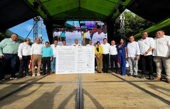 El acuerdo se firmó durante la posesión del alcalde de Cartagena del Chairá, Darwin Andrés Flores, y del gobernador del Caquetá, Luis Francisco Ruiz. FOTO: MinAmbiente 