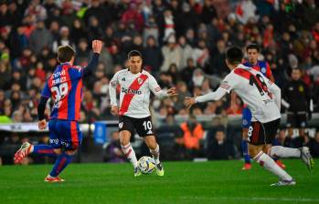 Juan Fernando Quintero en acción, en su tercera era con River Plate. FOTO TOMADA X @RiverPlate
